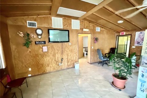 Propiedad comercial en alquiler en New Port Richey, Florida, 123.1 m2 № 1550081 - foto 7