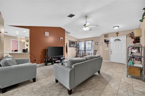 House in Ocala, Florida 3 bedrooms, 160.07 sq.m. № 2215499 - photo 7