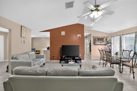 House in Ocala, Florida 3 bedrooms, 160.07 sq.m. № 2215499 - photo 9