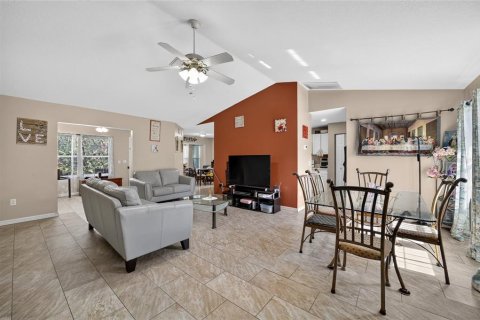 House in Ocala, Florida 3 bedrooms, 160.07 sq.m. № 2215499 - photo 10