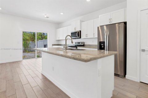 Casa en venta en Homestead, Florida, 4 dormitorios, 163.23 m2 № 1936275 - foto 12