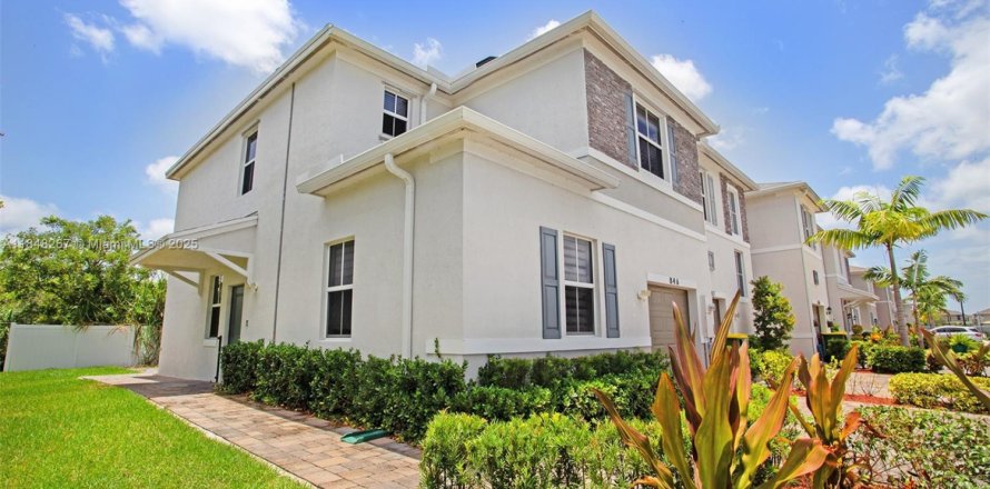 Casa en Homestead, Florida 4 dormitorios, 163.23 m2 № 1936275