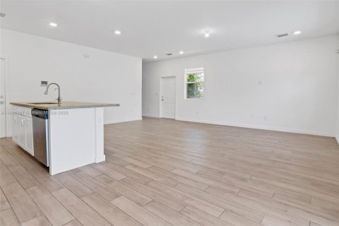 Casa en venta en Homestead, Florida, 4 dormitorios, 163.23 m2 № 1936275 - foto 4