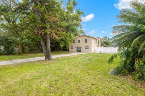 House in Tampa, Florida 4 bedrooms, 220.92 sq.m. № 2113324 - photo 4