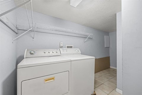 House in Tampa, Florida 4 bedrooms, 220.92 sq.m. № 2113324 - photo 26