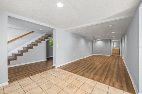 House in Tampa, Florida 4 bedrooms, 220.92 sq.m. № 2113324 - photo 28