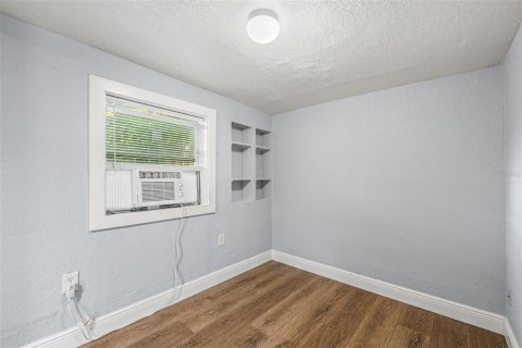 House in Tampa, Florida 4 bedrooms, 220.92 sq.m. № 2113324 - photo 19