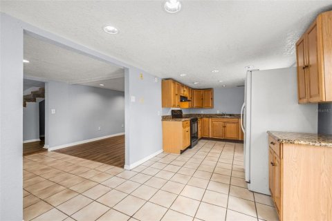 House in Tampa, Florida 4 bedrooms, 220.92 sq.m. № 2113324 - photo 17
