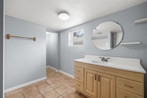 House in Tampa, Florida 4 bedrooms, 220.92 sq.m. № 2113324 - photo 21