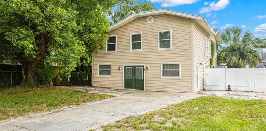 House in Tampa, Florida 4 bedrooms, 220.92 sq.m. № 2113324