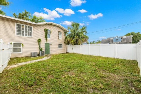 House in Tampa, Florida 4 bedrooms, 220.92 sq.m. № 2113324 - photo 5