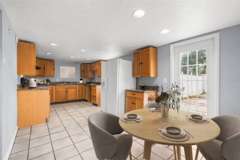 House in Tampa, Florida 4 bedrooms, 220.92 sq.m. № 2113324 - photo 12