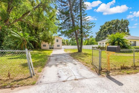House in Tampa, Florida 4 bedrooms, 220.92 sq.m. № 2113324 - photo 3