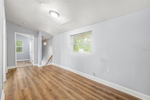 House in Tampa, Florida 4 bedrooms, 220.92 sq.m. № 2113324 - photo 11