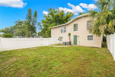 House in Tampa, Florida 4 bedrooms, 220.92 sq.m. № 2113324 - photo 2