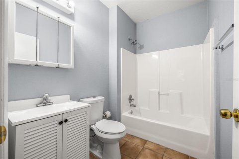 House in Tampa, Florida 4 bedrooms, 220.92 sq.m. № 2113324 - photo 24