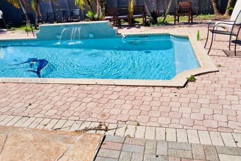 Villa ou maison à louer à Pompano Beach, Floride: 3 chambres, 112.13 m2 № 1976786 - photo 3