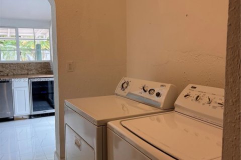 Villa ou maison à louer à Pompano Beach, Floride: 3 chambres, 112.13 m2 № 1976786 - photo 6