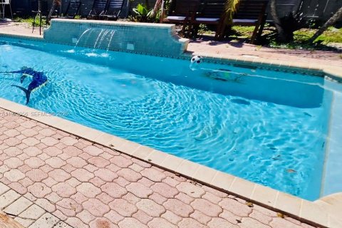 Villa ou maison à louer à Pompano Beach, Floride: 3 chambres, 112.13 m2 № 1976786 - photo 2