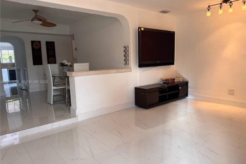 Villa ou maison à louer à Pompano Beach, Floride: 3 chambres, 112.13 m2 № 1976786 - photo 5