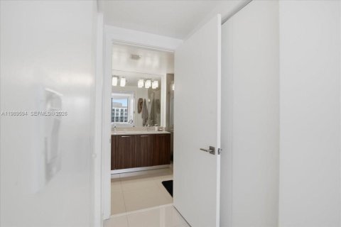 Купить кондоминиум в Дорал, Флорида 2 спальни, 89.28м2, № 2185847 - фото 19