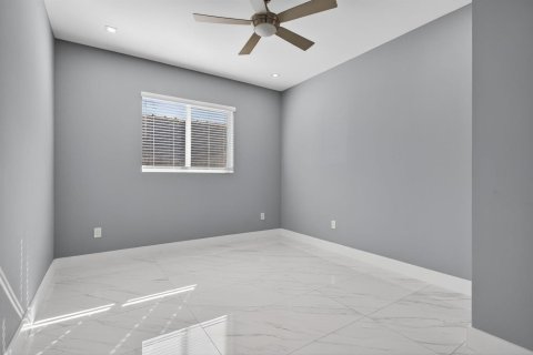 Condo in Margate, Florida, 2 bedrooms  № 2177310 - photo 9