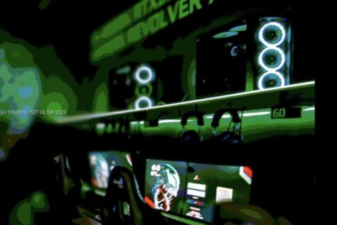 Commercial property in Sunny Isles Beach, Florida № 2027797 - photo 5