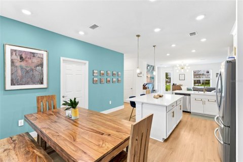 Townhouse in Sarasota, Florida 3 bedrooms, 164.99 sq.m. № 2210592 - photo 11