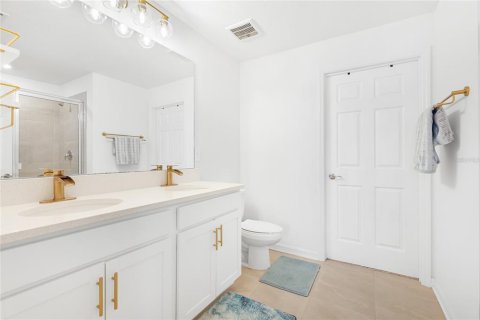 Townhouse in Sarasota, Florida 3 bedrooms, 164.99 sq.m. № 2210592 - photo 19
