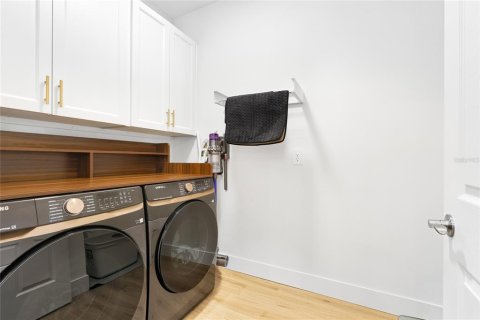 Townhouse in Sarasota, Florida 3 bedrooms, 164.99 sq.m. № 2210592 - photo 14