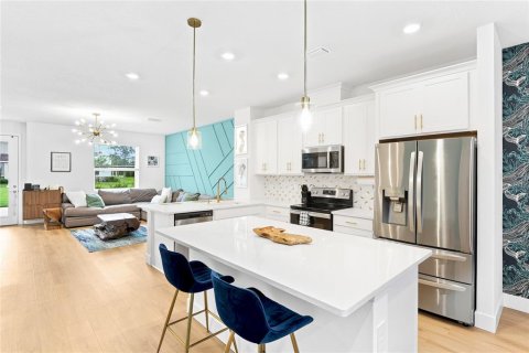 Townhouse in Sarasota, Florida 3 bedrooms, 164.99 sq.m. № 2210592 - photo 9