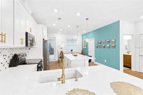 Townhouse in Sarasota, Florida 3 bedrooms, 164.99 sq.m. № 2210592 - photo 7
