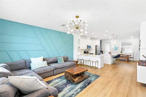 Townhouse in Sarasota, Florida 3 bedrooms, 164.99 sq.m. № 2210592 - photo 3