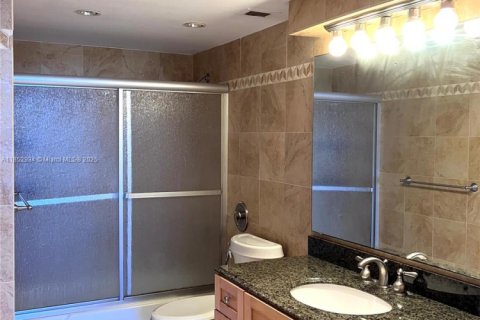 Copropriété à vendre à Lauderdale-by-the-Sea, Floride: 2 chambres, 107.77 m2 № 1874744 - photo 11