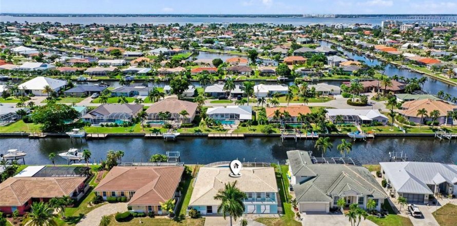 Villa ou maison à Punta Gorda, Floride 3 chambres, 200.11 m2 № 2198255