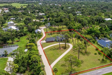 House in Englewood, Florida 4 bedrooms, 219.9 sq.m. № 1906238 - photo 3