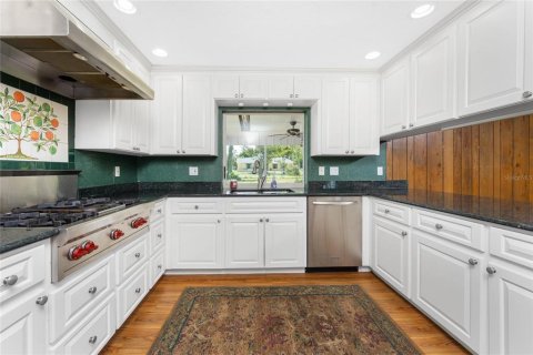 House in Englewood, Florida 4 bedrooms, 219.9 sq.m. № 1906238 - photo 15
