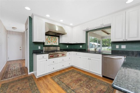 House in Englewood, Florida 4 bedrooms, 219.9 sq.m. № 1906238 - photo 13