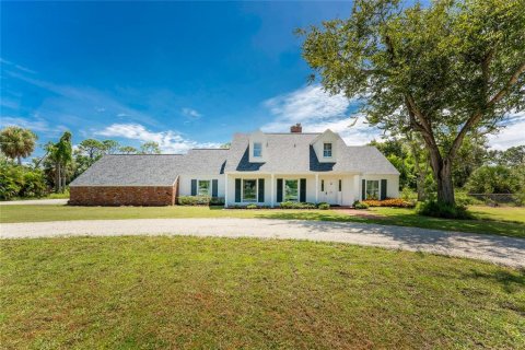 House in Englewood, Florida 4 bedrooms, 219.9 sq.m. № 1906238 - photo 1