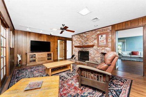 House in Englewood, Florida 4 bedrooms, 219.9 sq.m. № 1906238 - photo 9
