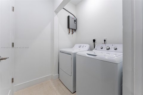 Adosado en venta en Dania Beach, Florida, 3 dormitorios, 146.97 m2 № 1937683 - foto 9