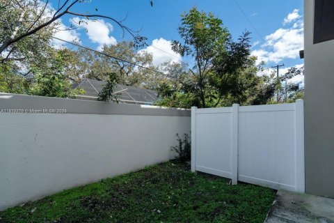 Townhouse in Dania Beach, Florida 3 bedrooms, 146.97 sq.m. № 1937683 - photo 16