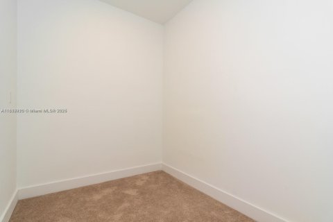 Townhouse in Dania Beach, Florida 3 bedrooms, 146.97 sq.m. № 1937683 - photo 30