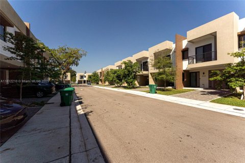Touwnhouse à vendre à Dania Beach, Floride: 3 chambres, 146.97 m2 № 1937683 - photo 1