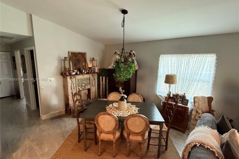 House in LaBelle, Florida 2 bedrooms, 113.71 sq.m. № 1707098 - photo 8