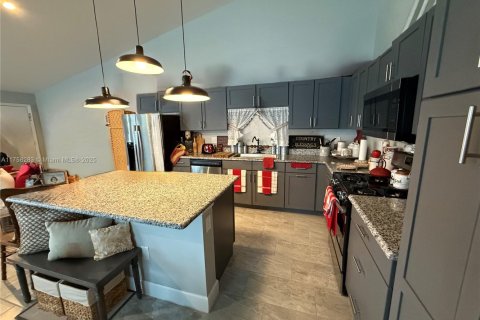 House in LaBelle, Florida 2 bedrooms, 113.71 sq.m. № 1707098 - photo 6