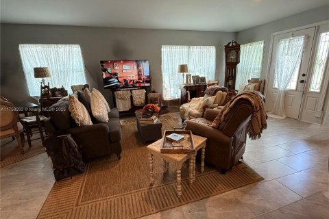 House in LaBelle, Florida 2 bedrooms, 113.71 sq.m. № 1707098 - photo 4