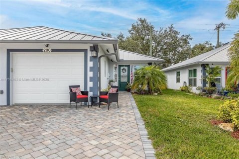 House in LaBelle, Florida 2 bedrooms, 113.71 sq.m. № 1707098 - photo 1