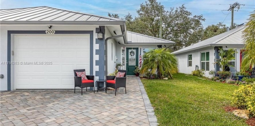 House in LaBelle, Florida 2 bedrooms, 113.71 sq.m. № 1707098