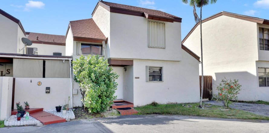 Condo in Miami, Florida, 3 bedrooms  № 2246337
